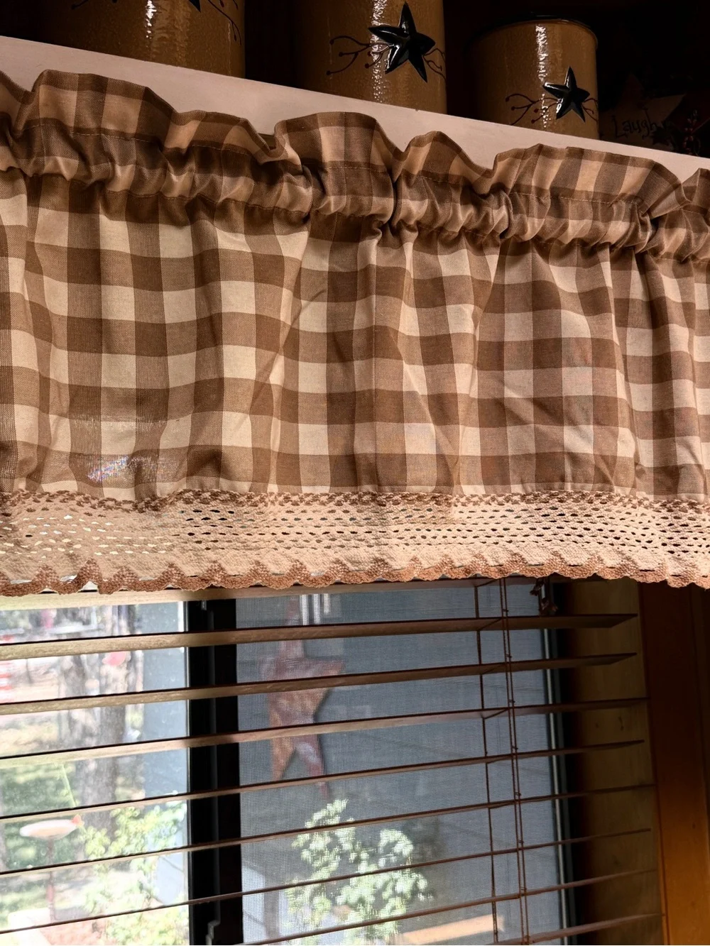Women’s Beige Gingham Valance with Crochet Trim set of 4